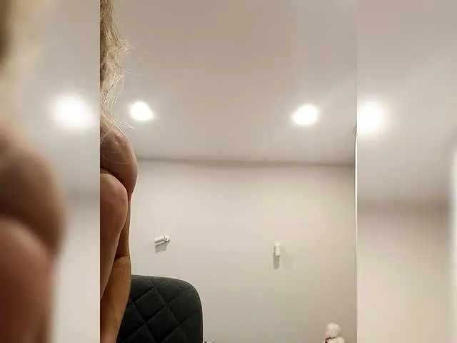 Offline Elena90 on BongaCams