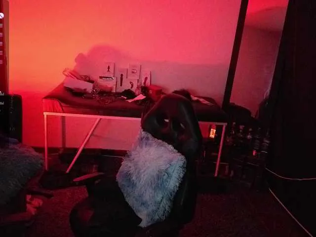 Offline Elizabeth911 on BongaCams