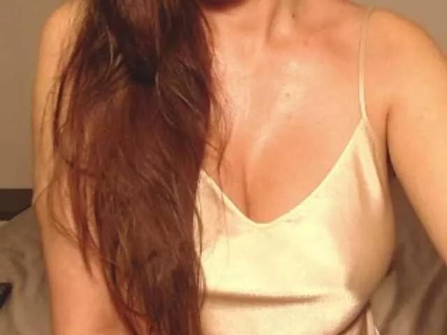 ellaine from BongaCams
