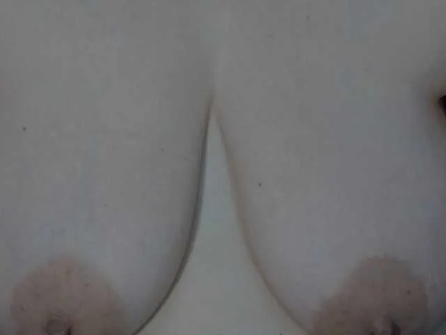 EllaSwan on BongaCams 