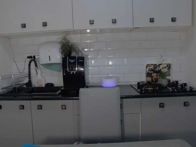 EllaSwan on BongaCams 