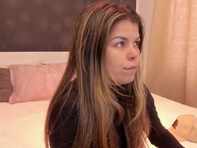 Offline ELLY2 on BongaCams