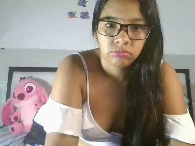 Offline EmelyWhitte on BongaCams