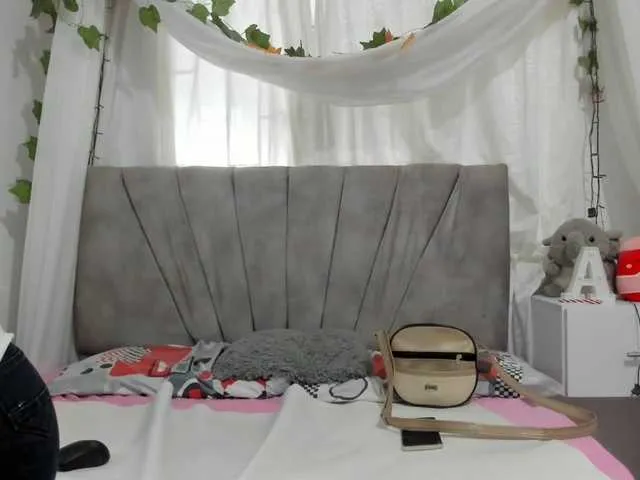 Offline EmelyWhitte on BongaCams