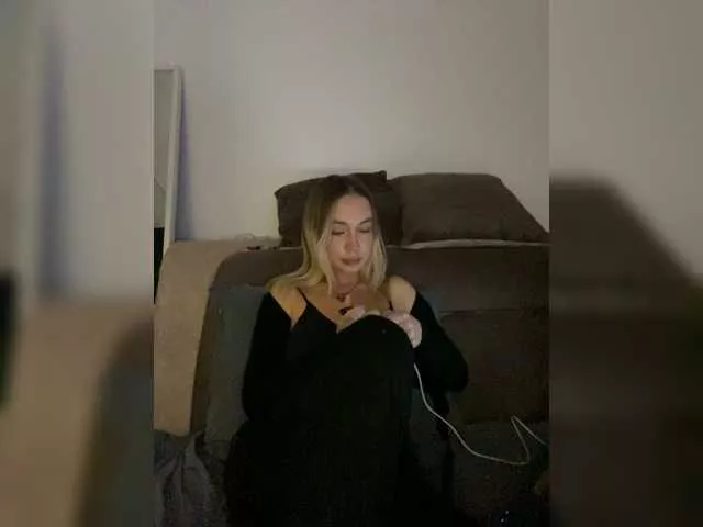 Offline Emili1- on BongaCams