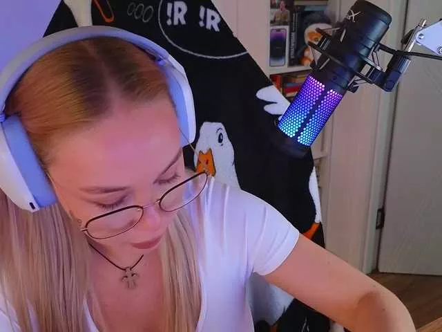 Offline Emili1- on BongaCams