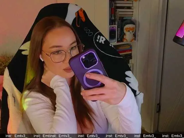 Offline Emili1- on BongaCams