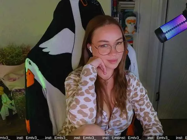 Offline Emili1- on BongaCams