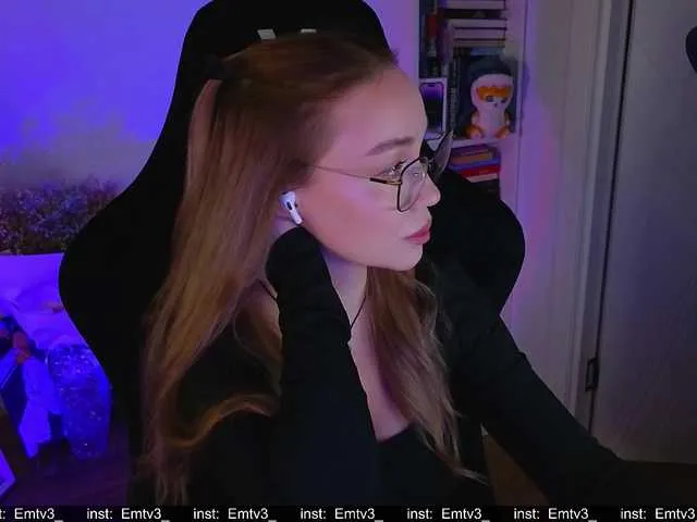 Offline Emili1- on BongaCams