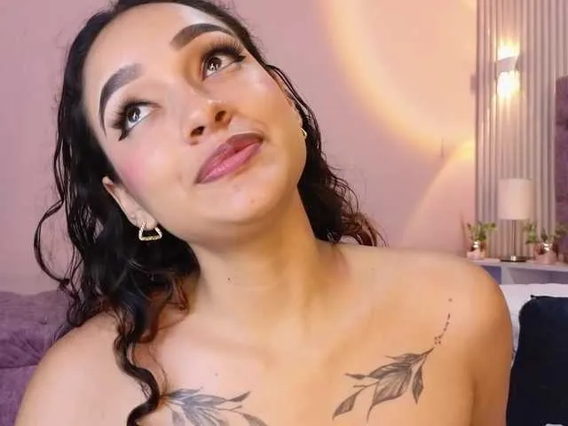 Offline Emily-Foxyy on BongaCams