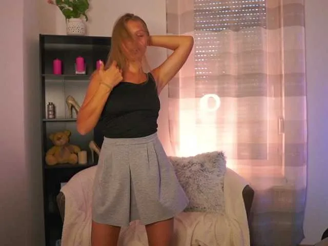 Offline emmiemurray on BongaCams