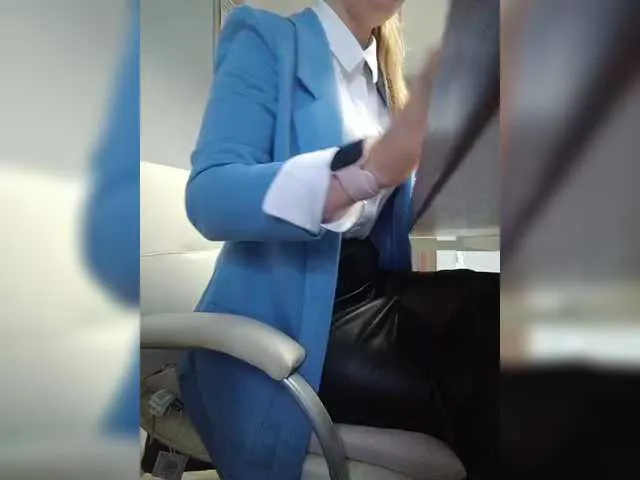 BongaCams EmmiHot is Freechat EmmiHot — I get excited when a man takes everything into his strong masculine hands and brings me to orgasm, I love it when you pamper me and I see how good you feel, how kind and respectful you are to me