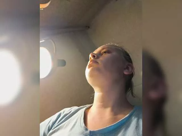 Freechat esterjohns on BongaCams