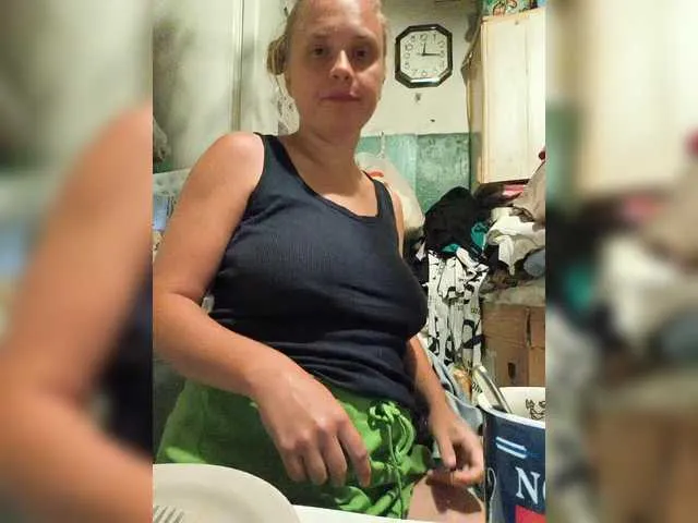 Freechat esterjohns on BongaCams