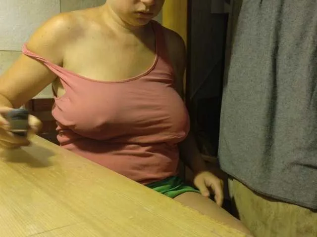 Freechat esterjohns on BongaCams