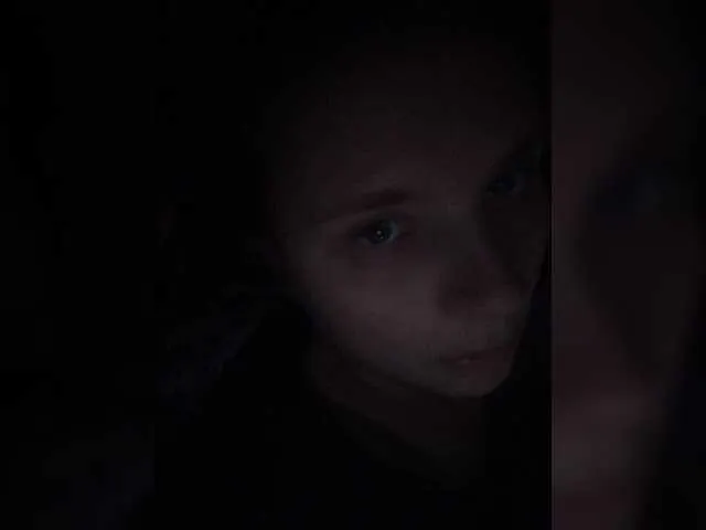 Freechat esterjohns on BongaCams