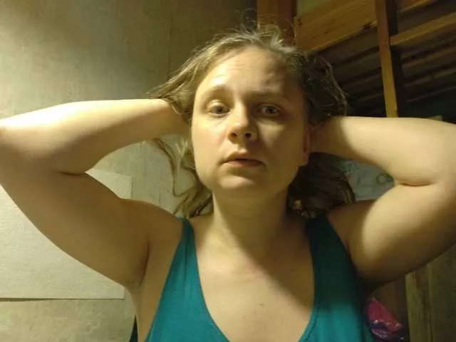 Freechat esterjohns on BongaCams