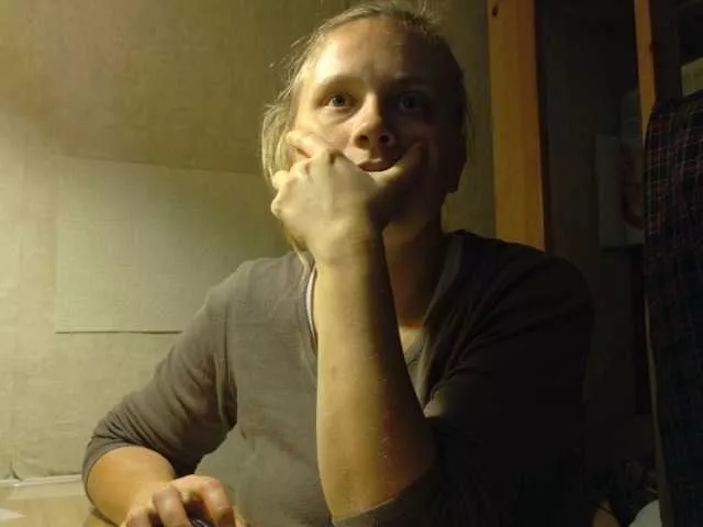 Freechat esterjohns on BongaCams