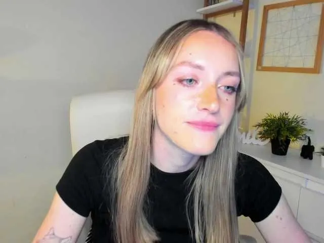 Offline EvelynBlond on BongaCams