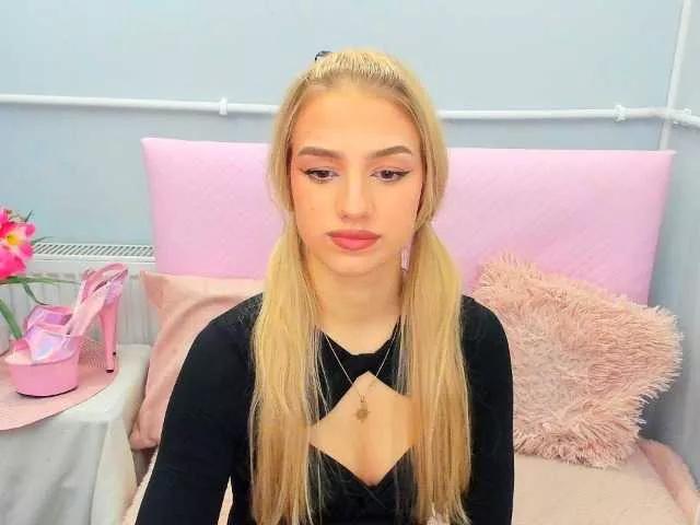 EvetteBody from BongaCams