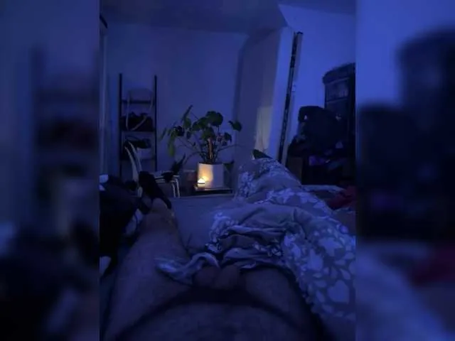 Offline Flora8845 on BongaCams