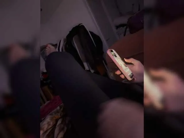 Offline Flora8845 on BongaCams