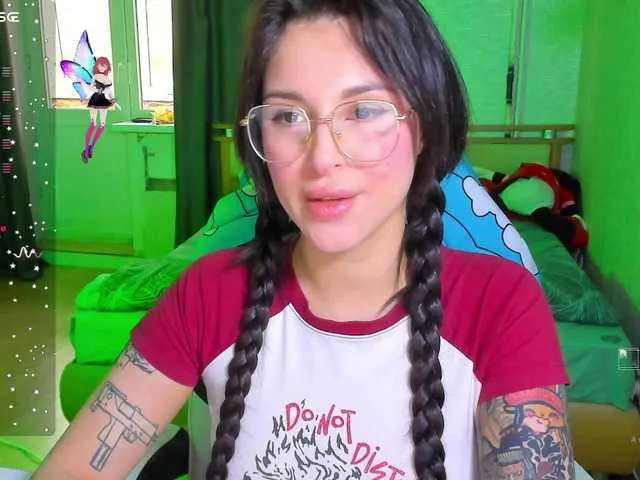 Offline folinskaayaa on BongaCams