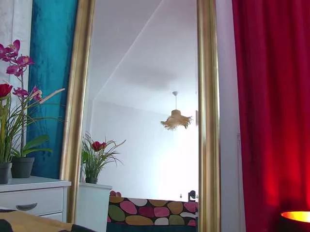 Foxxxy-MILF from BongaCams