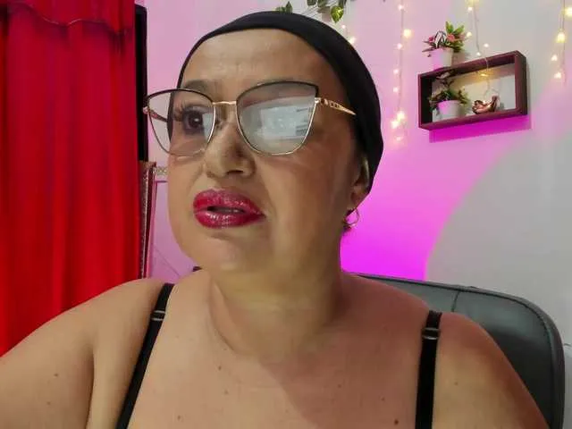 Offline Gianahomi on BongaCams