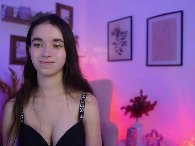 Offline GiaPaige18 on BongaCams