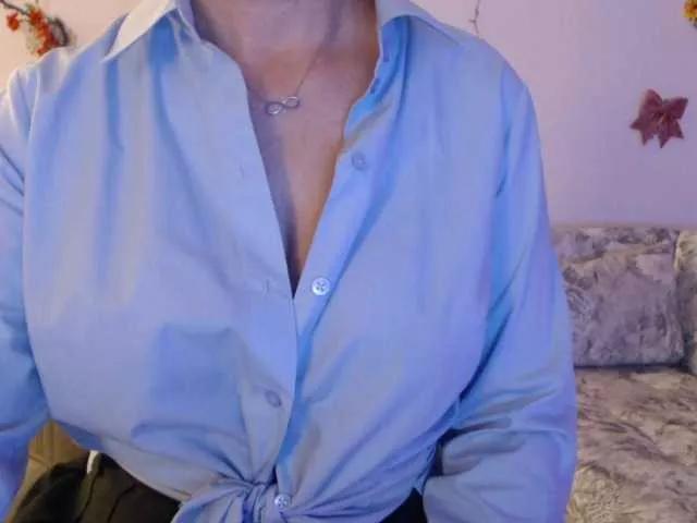 goodSnowQueen from BongaCams