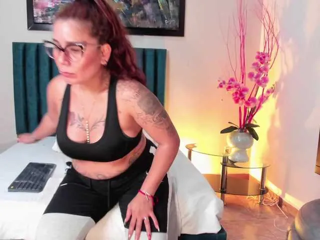 Offline HannaWellss on BongaCams