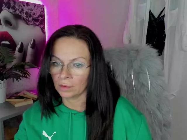 HelenSHOW1 from BongaCams