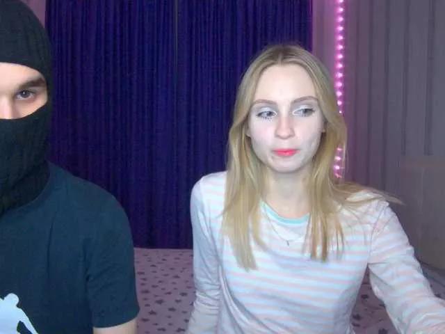 hollyJoys from BongaCams