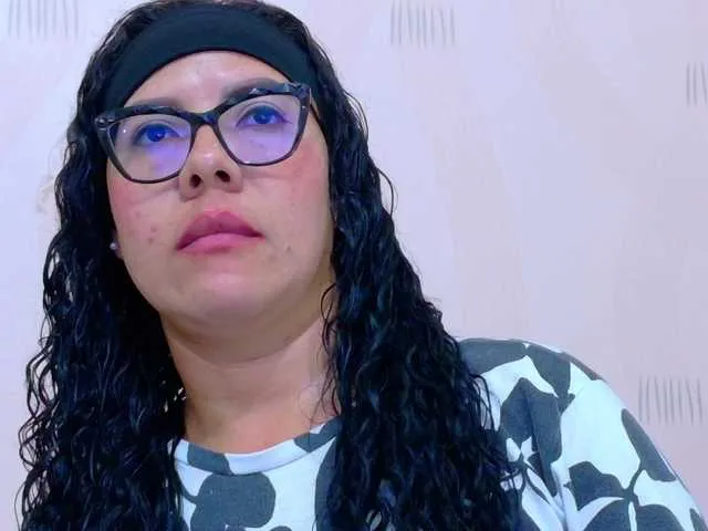 Freechat Hotlatinateacher on BongaCams