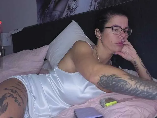 Offline hotsexygilf82 on BongaCams