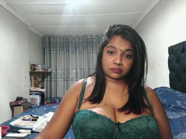 Offline Indianmayaxoxo on BongaCams