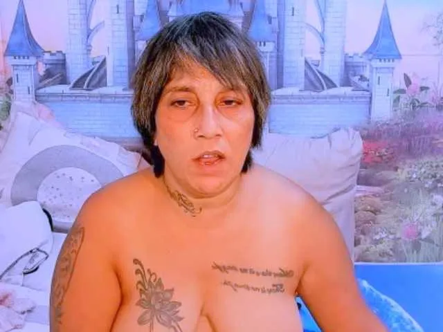 Offline indianroxy on BongaCams