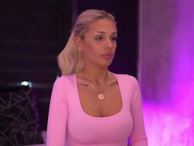 IvyRowa on BongaCams