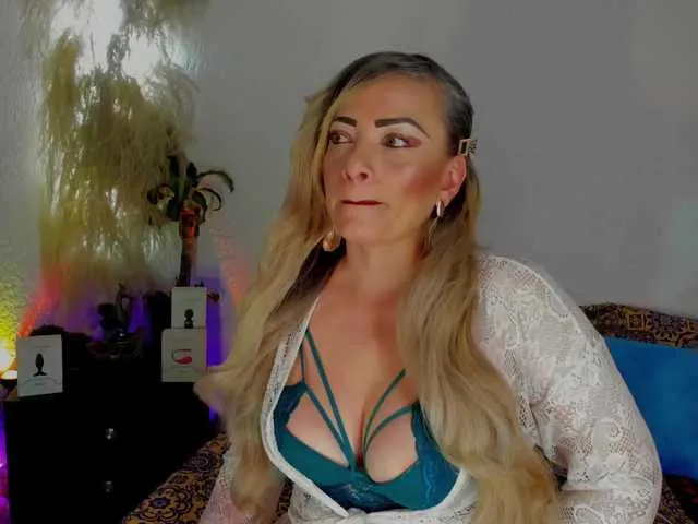 Offline JeaniIneescott on BongaCams