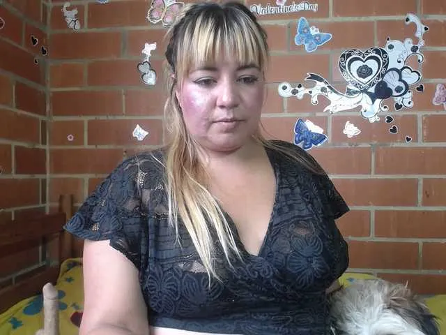 Offline jones-scarlet on BongaCams