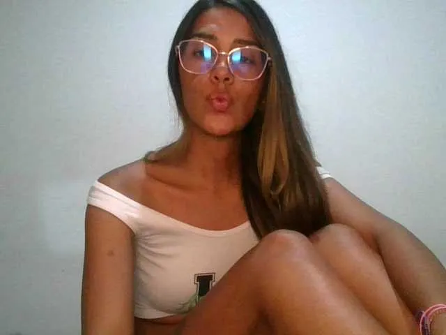 Offline JuanaBrunette on BongaCams