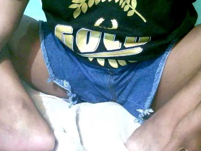 Offline Juliesweety on BongaCams