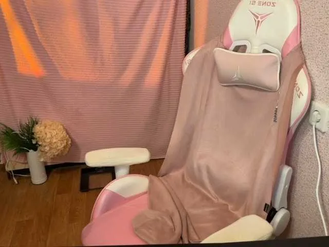 Offline Katrinmiss on BongaCams