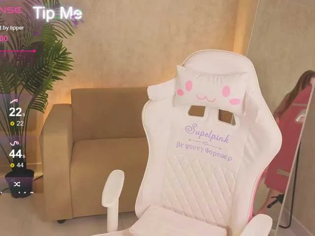 Offline Kiana-White on BongaCams