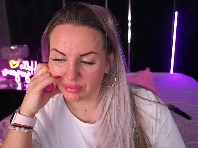 Offline KiraCandyS on BongaCams