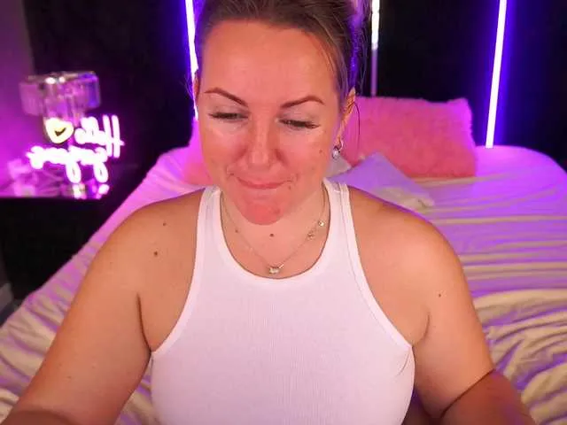 Offline KiraCandyS on BongaCams