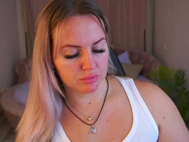 Offline KiraCandyS on BongaCams