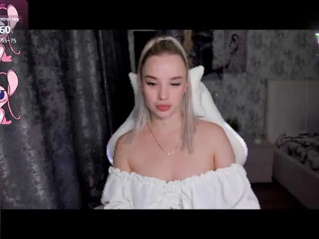 Offline KiraKrox on BongaCams