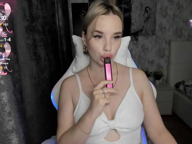 Offline KiraKrox on BongaCams